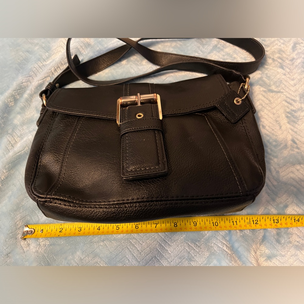 Liz Claiborne Crossbody - Picture 7 of 9